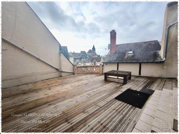 Duplex non meublé avec terrasse – 147 m² – Centre historique de Mehun-sur-Yèvre ✨