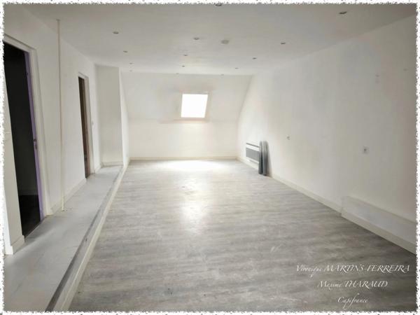 Duplex non meublé avec terrasse – 147 m² – Centre historique de Mehun-sur-Yèvre ✨