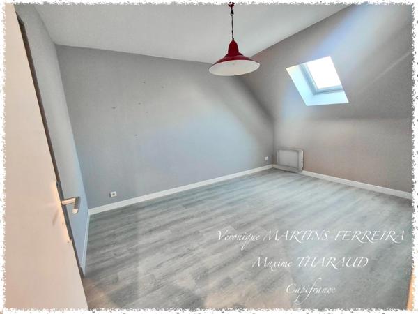 Duplex non meublé avec terrasse – 147 m² – Centre historique de Mehun-sur-Yèvre ✨