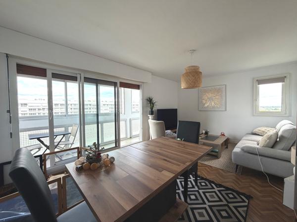 Appartement
         4 pièces
        - 90 m²