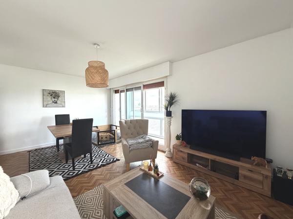 Appartement
         4 pièces
        - 90 m²