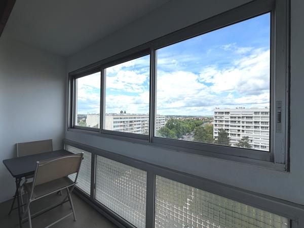 Appartement
         4 pièces
        - 90 m²