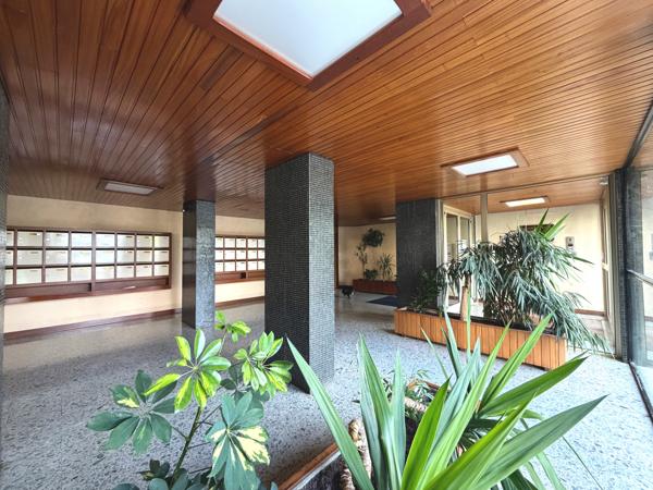 Appartement
         4 pièces
        - 90 m²