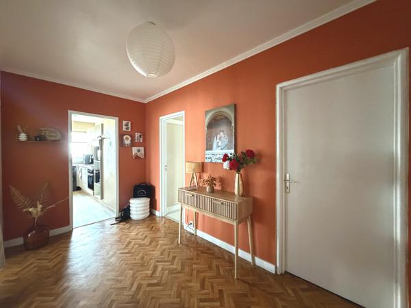Appartement
         4 pièces
        - 90 m²