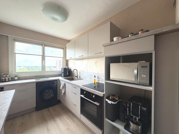 Appartement
         4 pièces
        - 90 m²