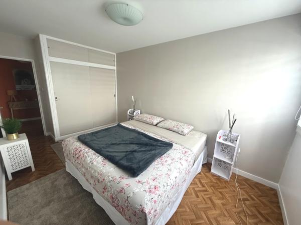 Appartement
         4 pièces
        - 90 m²
