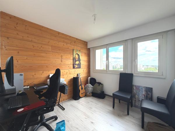 Appartement
         4 pièces
        - 90 m²