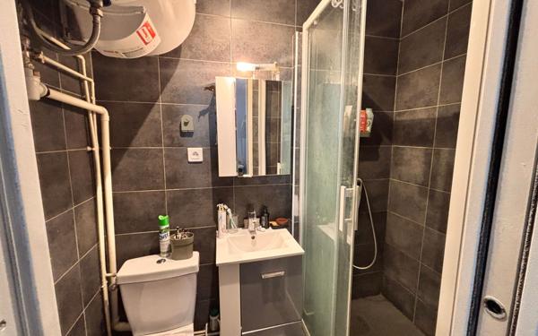 Appartement à vendre    2 pièces • 40,82 m2 Paris 18