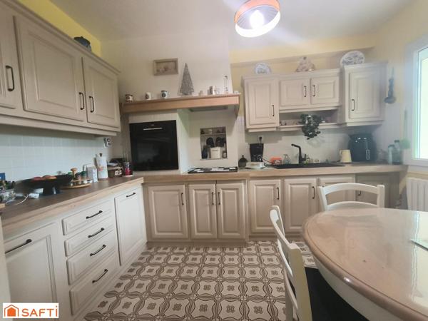 CETTE MAISON A QUELQUES MINUTES DU CENTRE