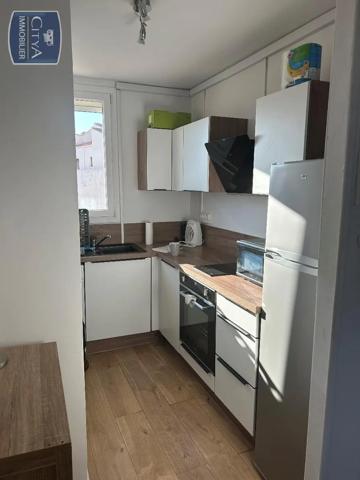 Appartement à louer 3 pièces 49.46m² Saint-Raphaël (83700)