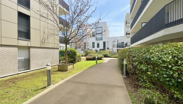 DUPLEX 4 PIÈCES - GARE RER JUVISY À 500 M À PIEDS