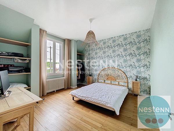 Superbe maison familiale de 200 m² à Seur avec 4 chambres, séjour lumineux, piscine, terrasse et grand jardin de 1 735 m². Proche écoles, commerces et transports.