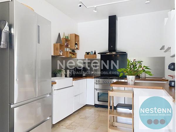 Superbe maison familiale de 200 m² à Seur avec 4 chambres, séjour lumineux, piscine, terrasse et grand jardin de 1 735 m². Proche écoles, commerces et transports.