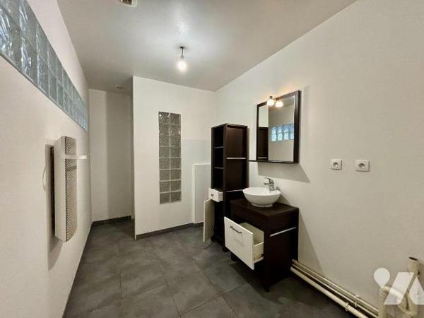 EN EXCLUSIVITE ! Centre ville d'ESTAIRES

Découvrez cette maison des années 1960 idéalement s...