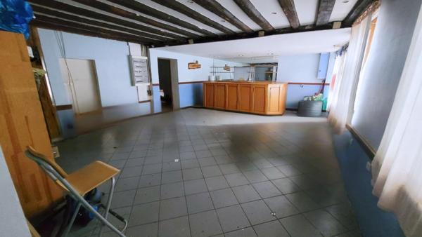 Immeuble 221 m2 situé à Crulai