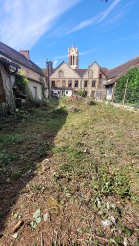 Immeuble 221 m2 situé à Crulai