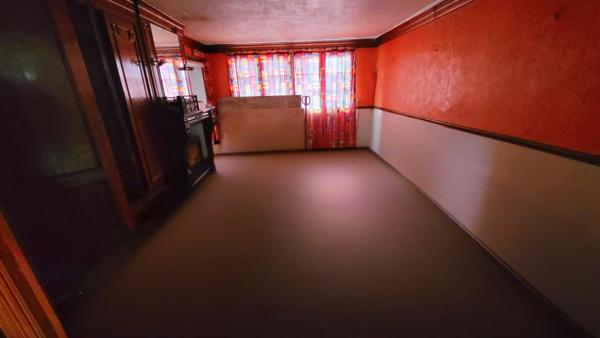 Immeuble 221 m2 situé à Crulai