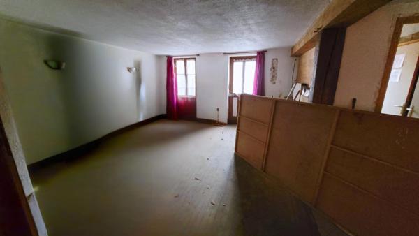 Immeuble 221 m2 situé à Crulai