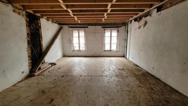 Immeuble 221 m2 situé à Crulai