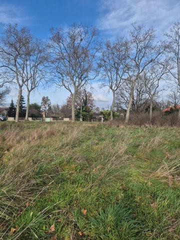 LEGUEVIN  TERRAIN PLAT VIABILISE  DE 1274 M2