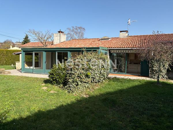 Maison semi plain-pied 5 pièces de 150m² à vendre à Pouzauges avec terrain de 900m²