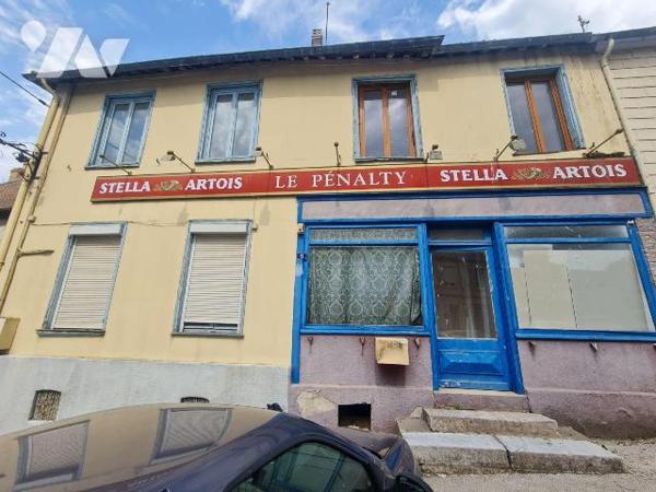 OISEMONT - Ancien café transformé en maison à usage d'habitation pouvant offrir soit une maison...