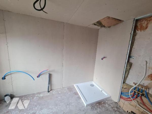 OISEMONT - Ancien café transformé en maison à usage d'habitation pouvant offrir soit une maison...