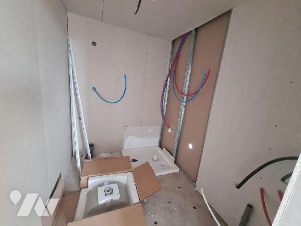 OISEMONT - Ancien café transformé en maison à usage d'habitation pouvant offrir soit une maison...