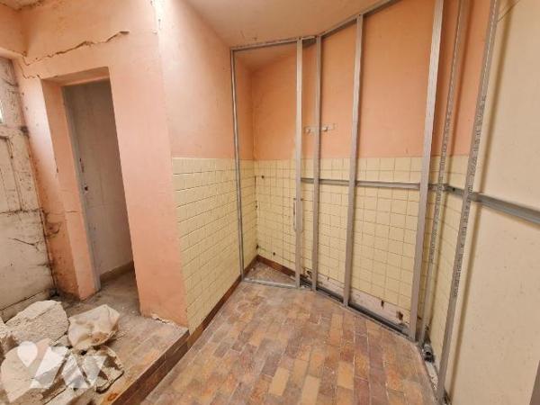 OISEMONT - Ancien café transformé en maison à usage d'habitation pouvant offrir soit une maison...