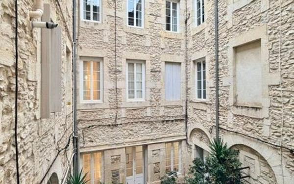 Appartement à vendre    7 pièces • 195 m2 Nîmes