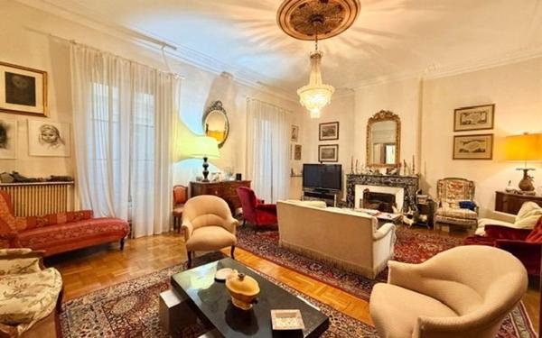 Appartement à vendre    7 pièces • 195 m2 Nîmes