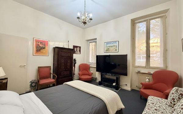 Appartement à vendre    7 pièces • 195 m2 Nîmes