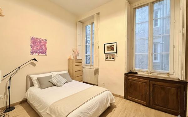 Appartement à vendre    7 pièces • 195 m2 Nîmes