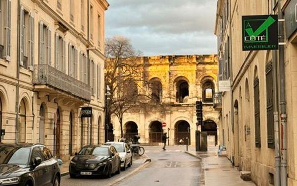 Appartement à vendre    7 pièces • 195 m2 Nîmes