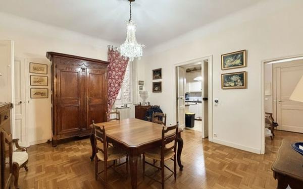Appartement à vendre    7 pièces • 195 m2 Nîmes