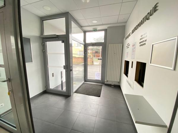 Local professionnel/commercial de 141.30m²