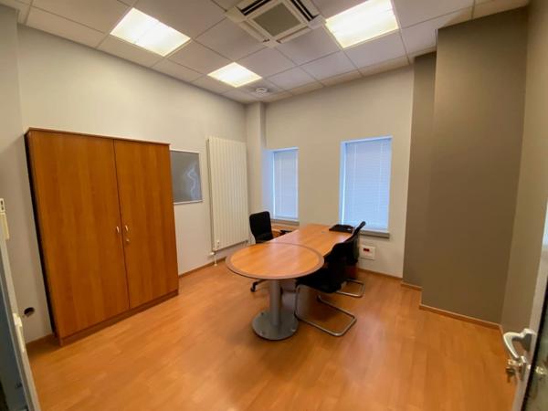 Local professionnel/commercial de 141.30m²