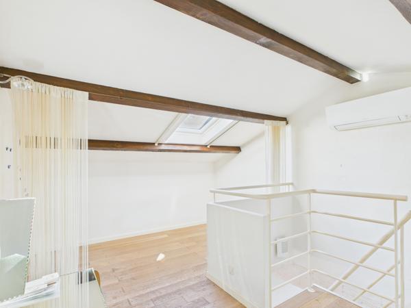 Sanary-sur-Mer (83110) Sanary-sur-Mer – Duplex avec piscine en résidence recherchée, proche plages et commodités