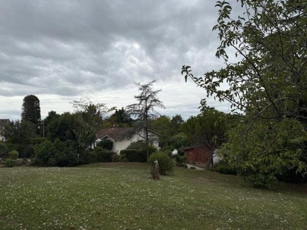 Maison avec parc arboré et dépendance