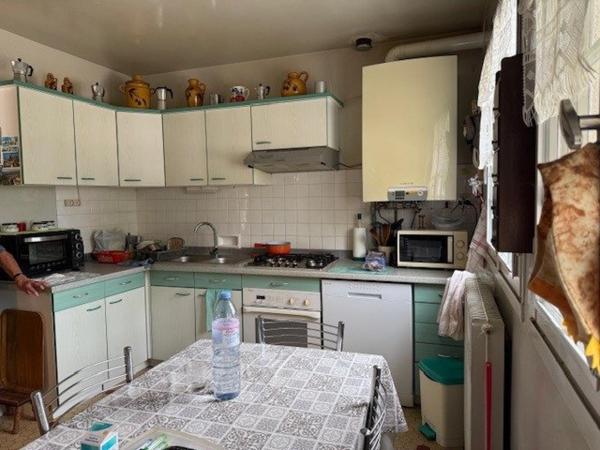 Maison avec parc arboré et dépendance