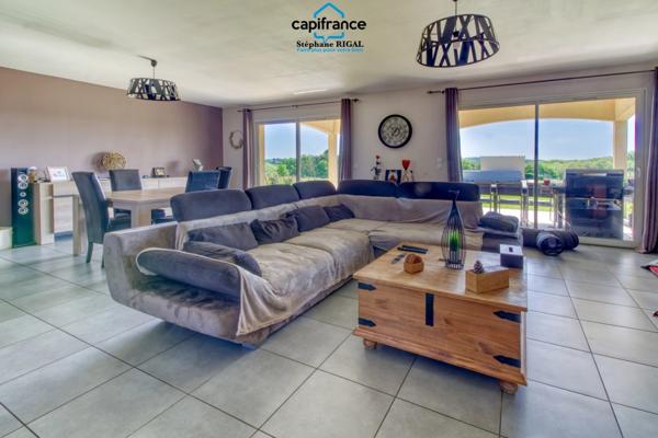Maison à vendre 5 pièces FUMEL (47) de 140m2 habitables avec piscine et double garage.