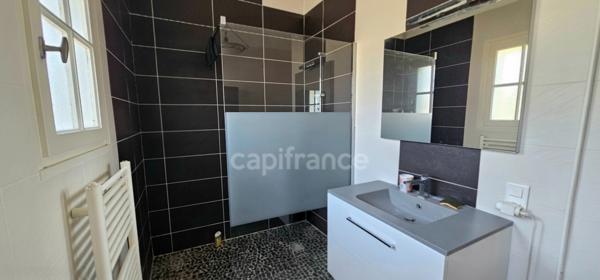 Maison d'architecte à vendre près d'Abois, charme, espace et nature.