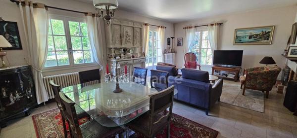 Maison d'architecte à vendre près d'Abois, charme, espace et nature.