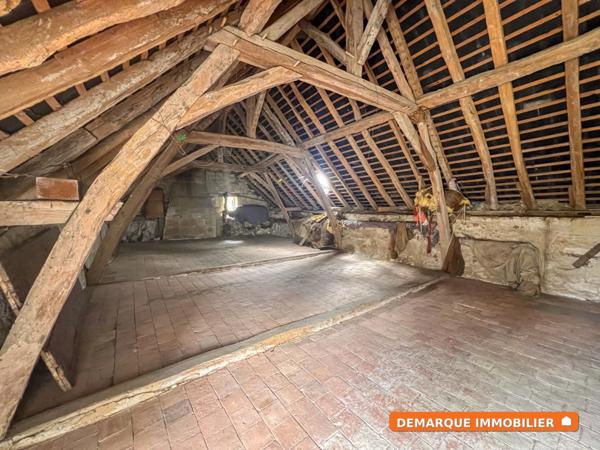 💼 Opportunité Investisseur – Ancienne ferme de caractère avec annexes et bâtiment protégé