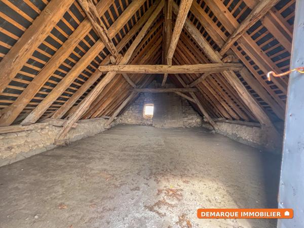 💼 Opportunité Investisseur – Ancienne ferme de caractère avec annexes et bâtiment protégé