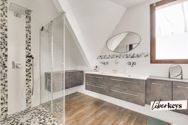 Maison familiale de 6 pièces - 238 m2 - Quartier de Fleurs