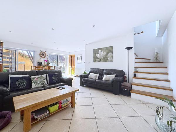 Maison au cœur du vieux bourg de Coublevie, jardin, 4 chambres et suite parentale