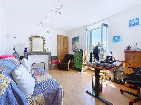 Maison au cœur du vieux bourg de Coublevie, jardin, 4 chambres et suite parentale