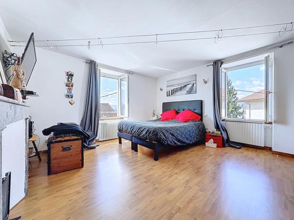 Maison au cœur du vieux bourg de Coublevie, jardin, 4 chambres et suite parentale