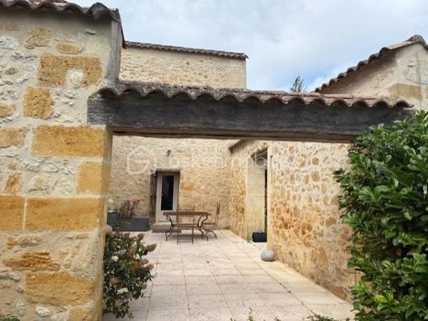 Maison en pierre de 235 m²